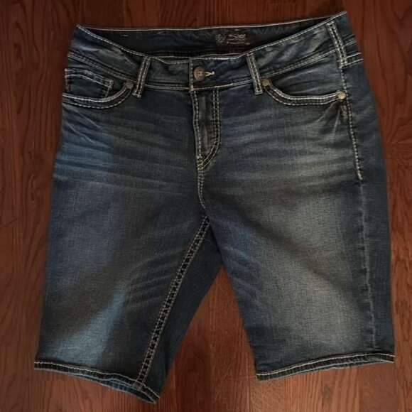 Silver Jeans Co. W34 L11 Mid-Rise Denim Bermuda Shorts - Picture 5 of 5